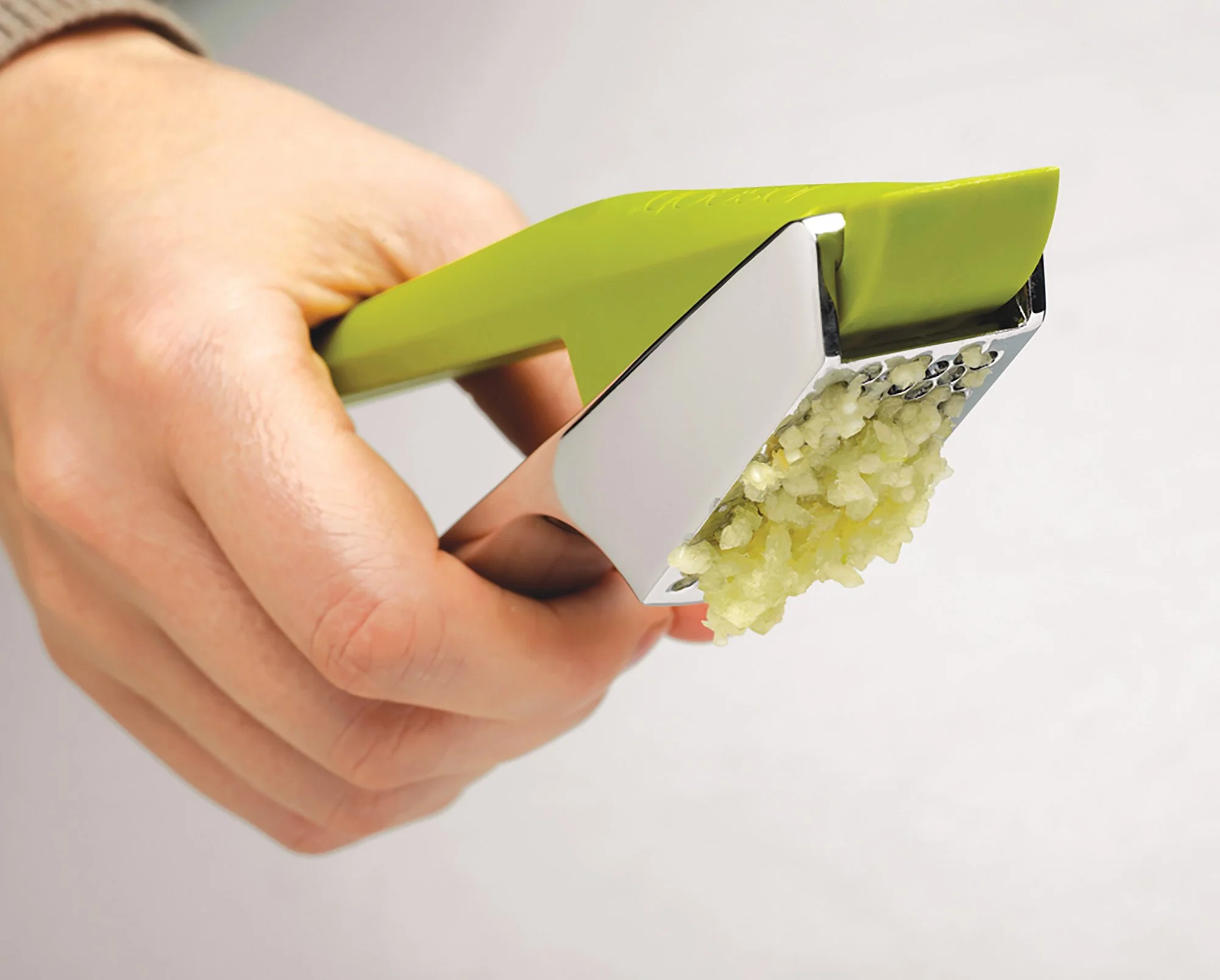 Joseph Joseph Clean-Press Garlic Crusher - Image 2