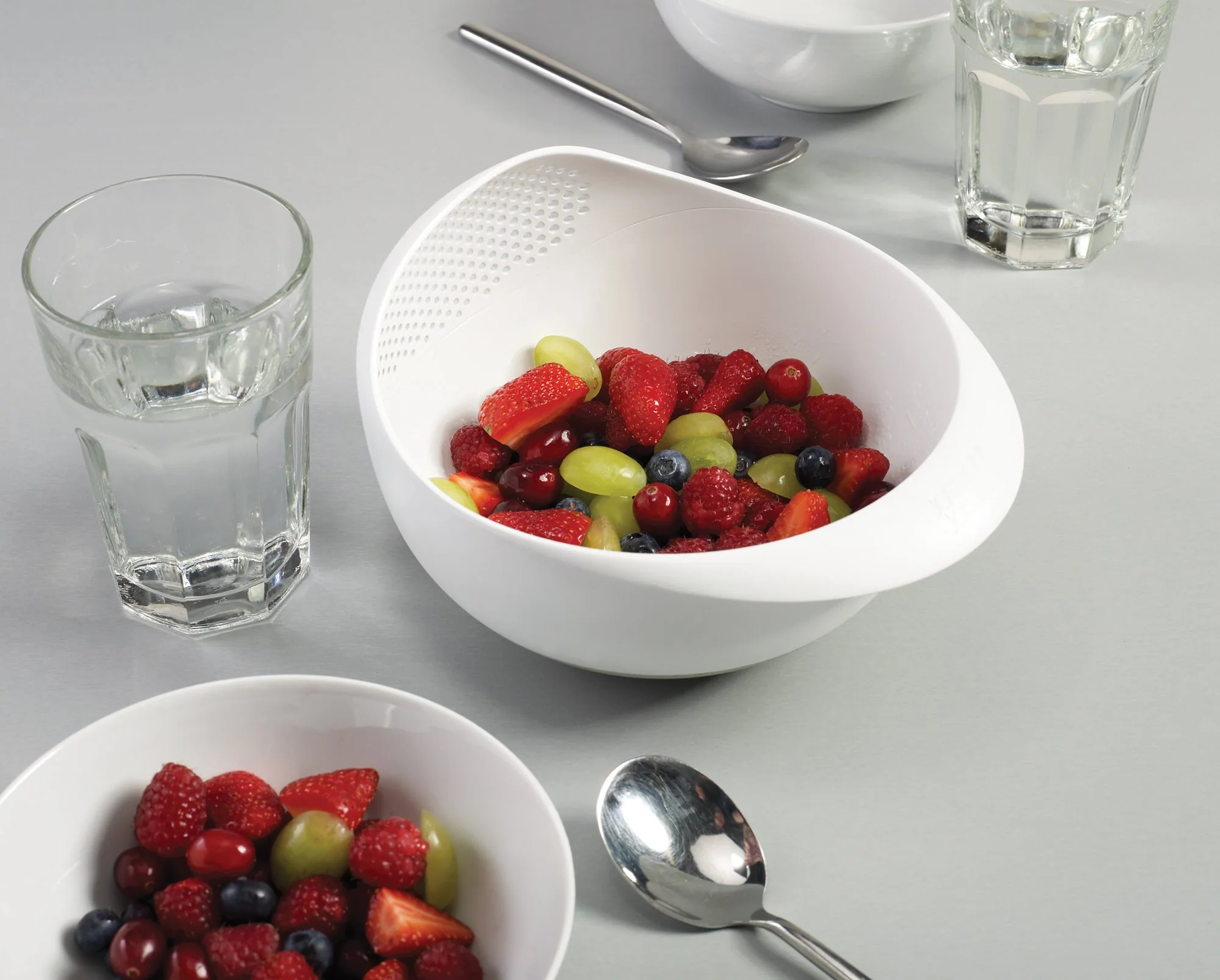 Joseph Joseph Prep&Serve Bowl with Integrated Colander - Image 4