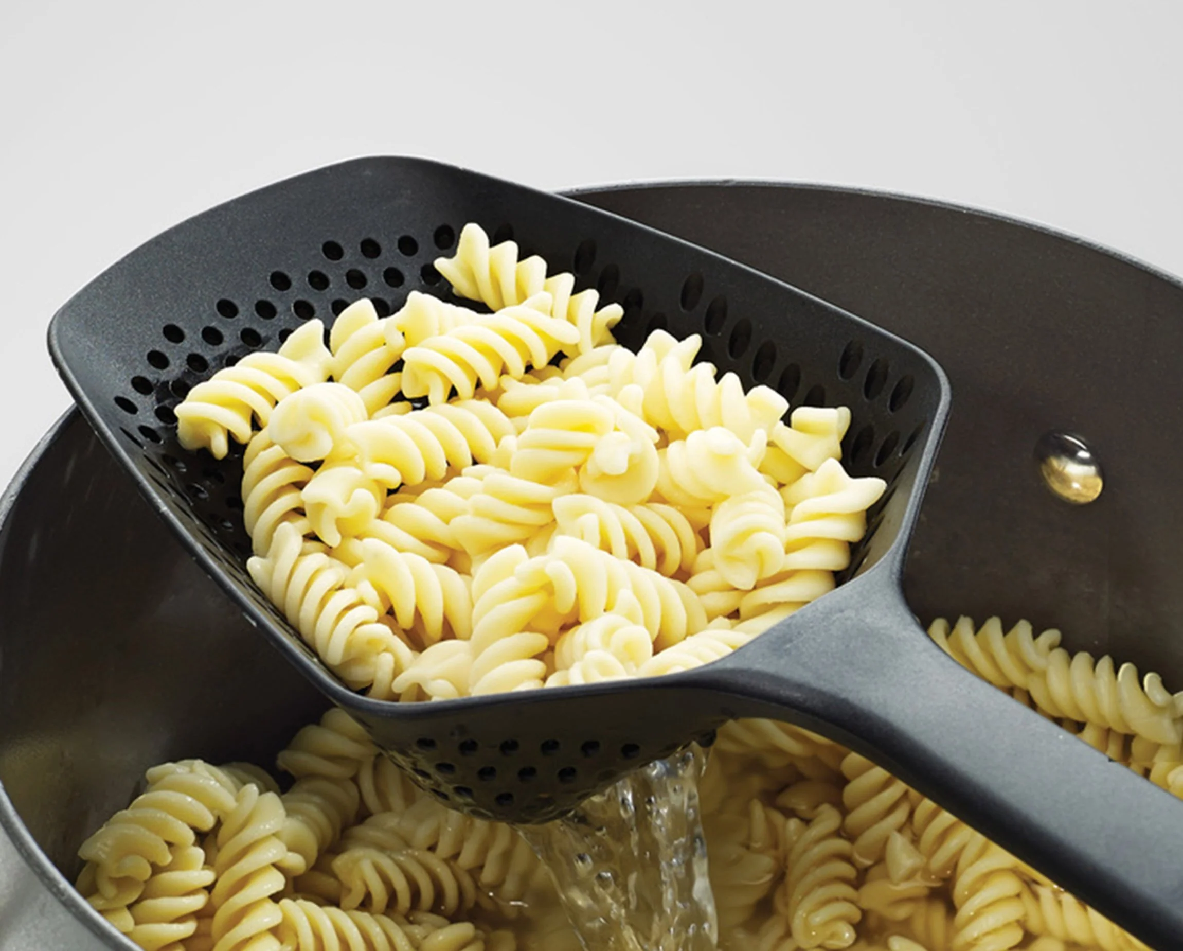 Joseph Joseph Scoop Plus Colander - Image 3