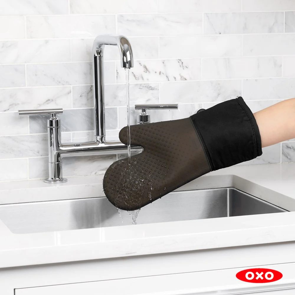 OXO Good Grips Non-slip Silicone Oven Mitten - Image 8